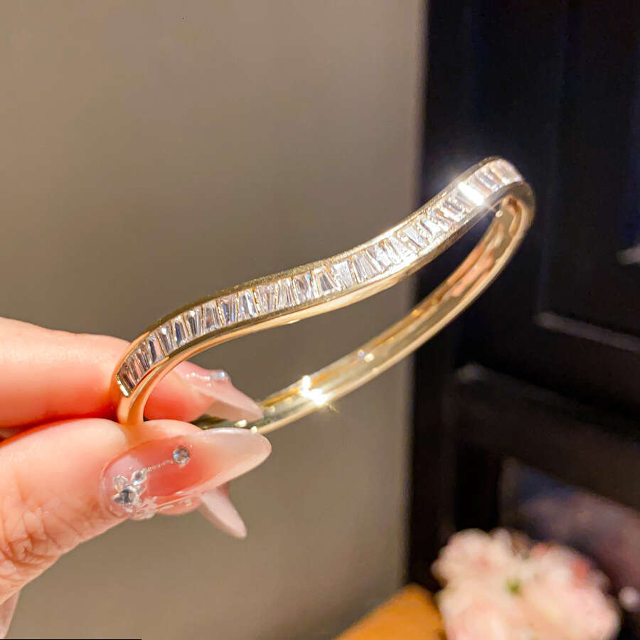 2025 hot designer bracelet 14K Real Gold Plated Zircon Wave Twisted Light High-end Sense Bracelet Niche Design Jewelry for Women