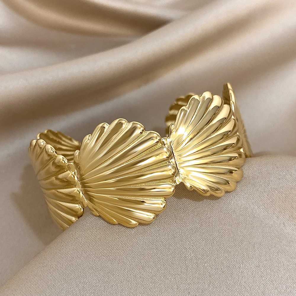 Bohemia Gold Plated Shell Shape Stainless Steel Bangles for Women Vintage Open Cuff Bangle Summer Beach Holiday Jewelry Z250616