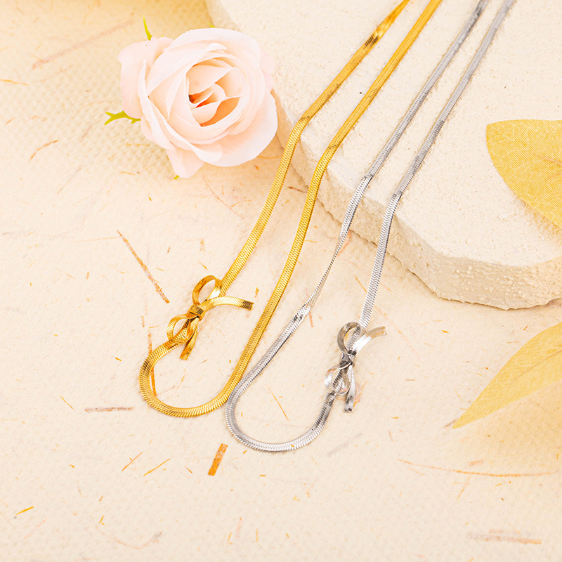 Light Style Simple Fashion Bowknot Necklace for Women Versatile Elegant Titanium Steel Non-Fading Jewelry