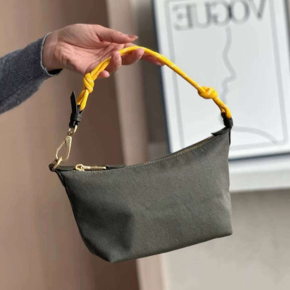 2025 New Women Stylish Canvas Shoulder High Quality Luxurious Lunch Box Simple Design Makeup Bag