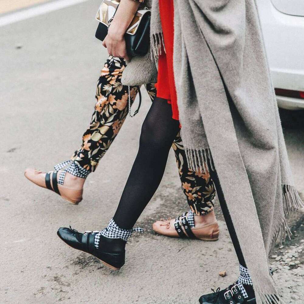 2025 Brand Designer Ankle Strap Ballet Flats Buckles Silk Ballerina Shoes Woman Cross Strappy Satin Bowknot Mary Janes