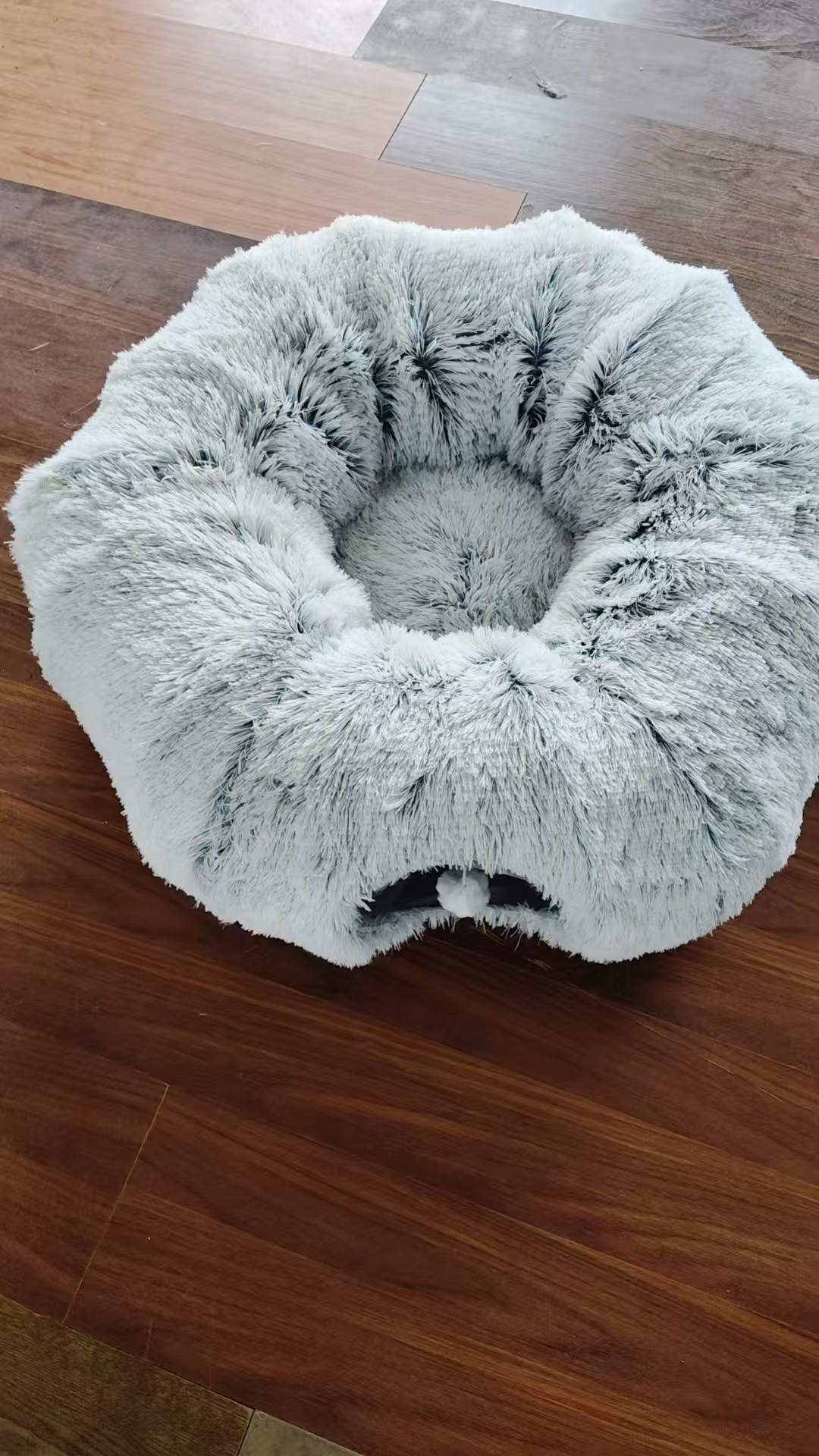Cozy Petal Shaped Plush Cat Bed with Soft Cushioning