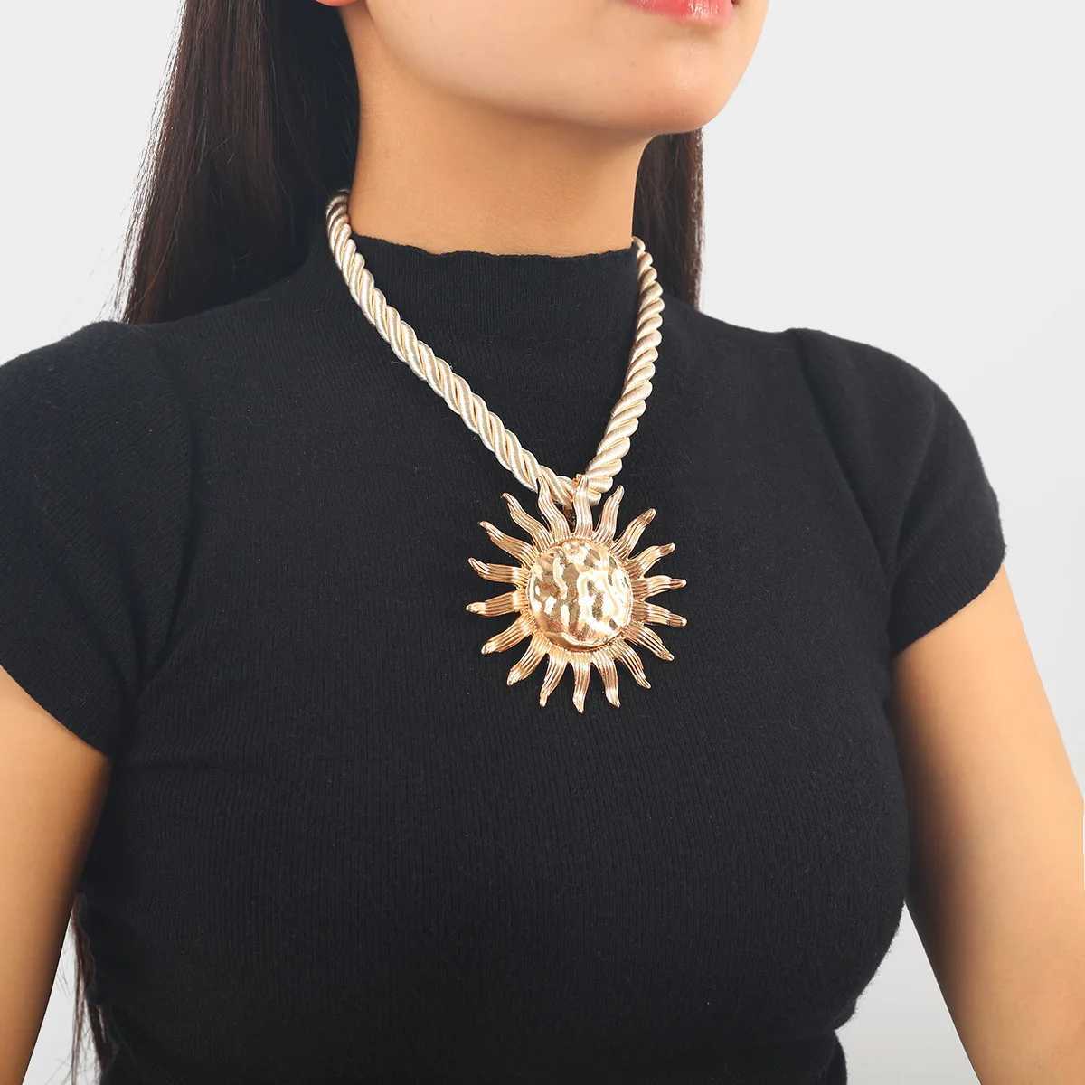 ZAA Vintage Metal Sun Flower Pendant Necklace for Women Rope Chain Collar Jewelry Beach Party Fashion Accessories Gift W250616