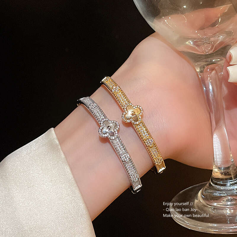 designer bracelet Real Gold Plated Four-Petal Flower 5A Grade Zircon Bracelet High-End Sense Fashion Light Jewelry