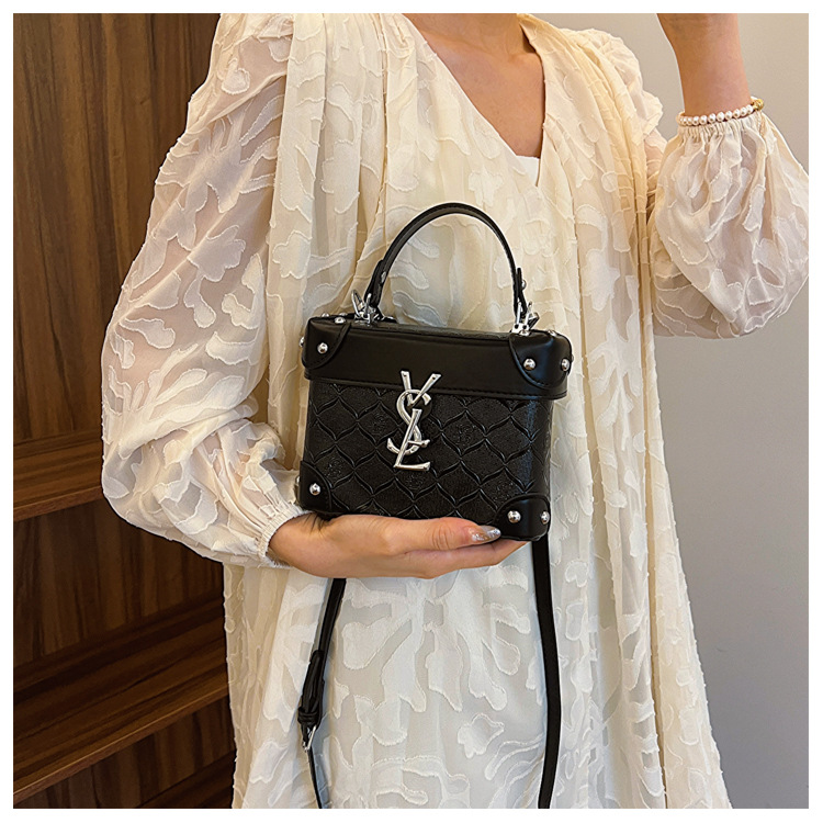 Hot Selling Fashionable Versatile High-End Women's Shoulder Bag New Large Capacity Textured Small square bag Black Free Shipping
