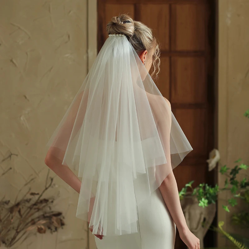 V380 Double Layer White Short Bridal Veil Simple Pearl Hair Comb Wedding Dress Accessories 250611
