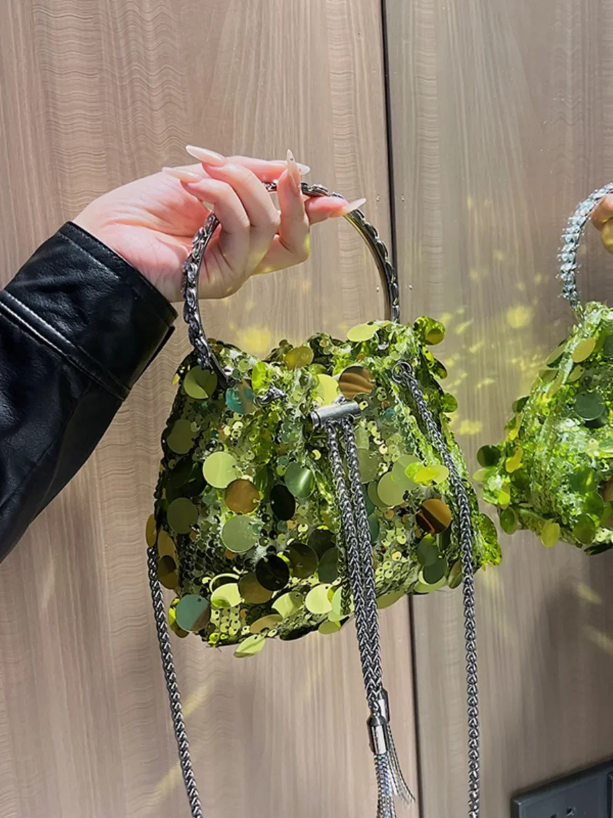 Womens Bag Light Luxury Sequin Chain Tassel Bucket Handbags Temperament Versatile Single Shoulder Crossbody Bags Birthday Gift 250614