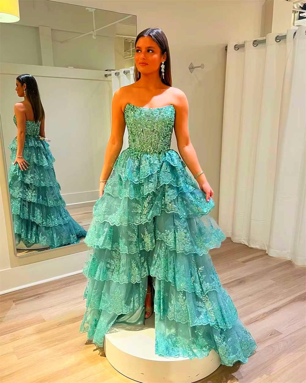 Strapless A-Line Tiered Prom Dresses Front Split Lace Appliques Tulle Long Sage Evening Gown 2025 Pageant Party Dress Custom Made Back Lace-up
