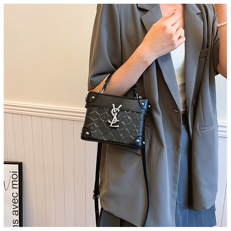 Hot Selling Fashionable Versatile High-End Women's Shoulder Bag New Large Capacity Textured Small square bag Black Free Shipping