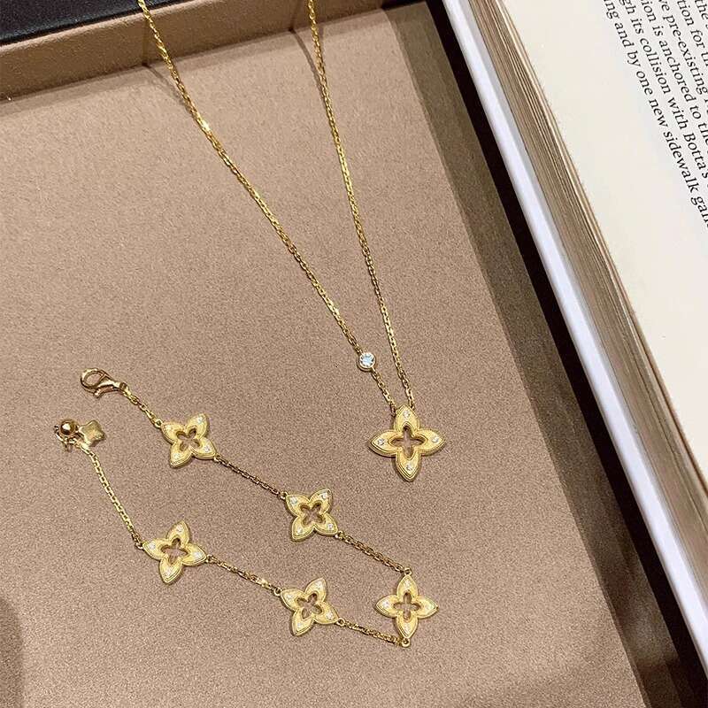 Luxury Jewelry Designer bracelet necklace set Exquisite Hollow Brushed Four Leaf Clover Bracelet for Women Fashionable Elegant Versatile High-End Clav
