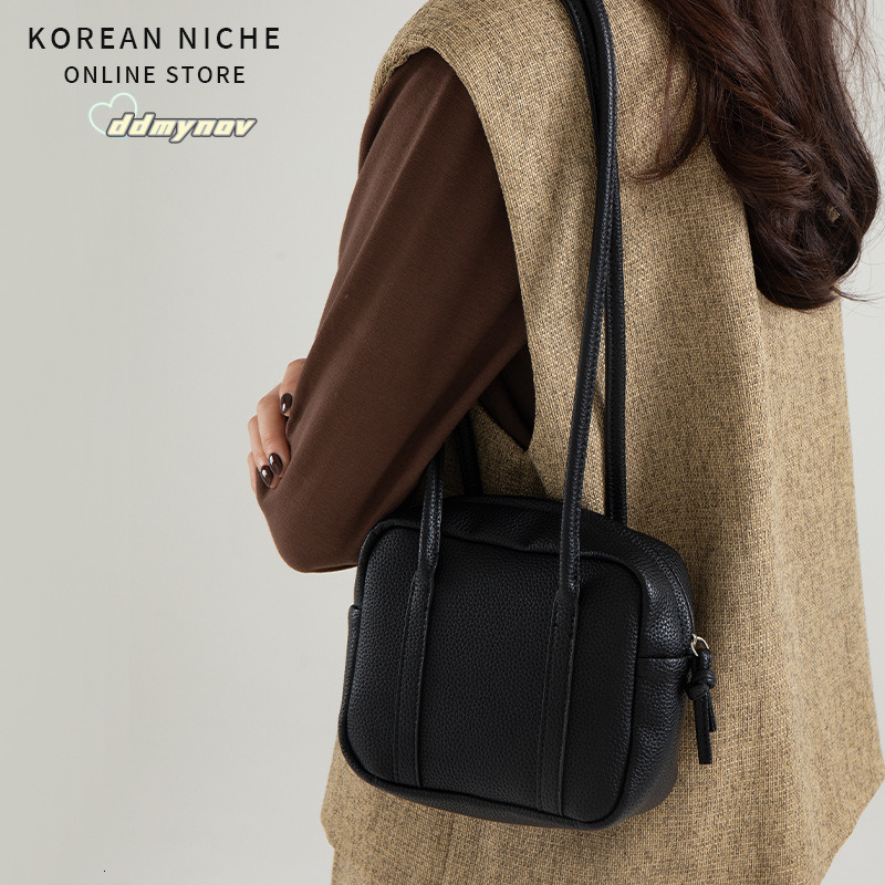 2025 New Korean Style Simple Handheld Boston Niche Design Commuter Versatile Shoulder Crossbody Bag for Women ddmynov