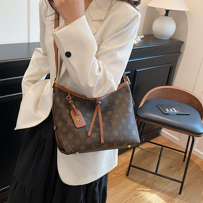 Tote High-End Large Capacity for Women College Students 2025 New Versatile Office Commuter Shoulder Bag