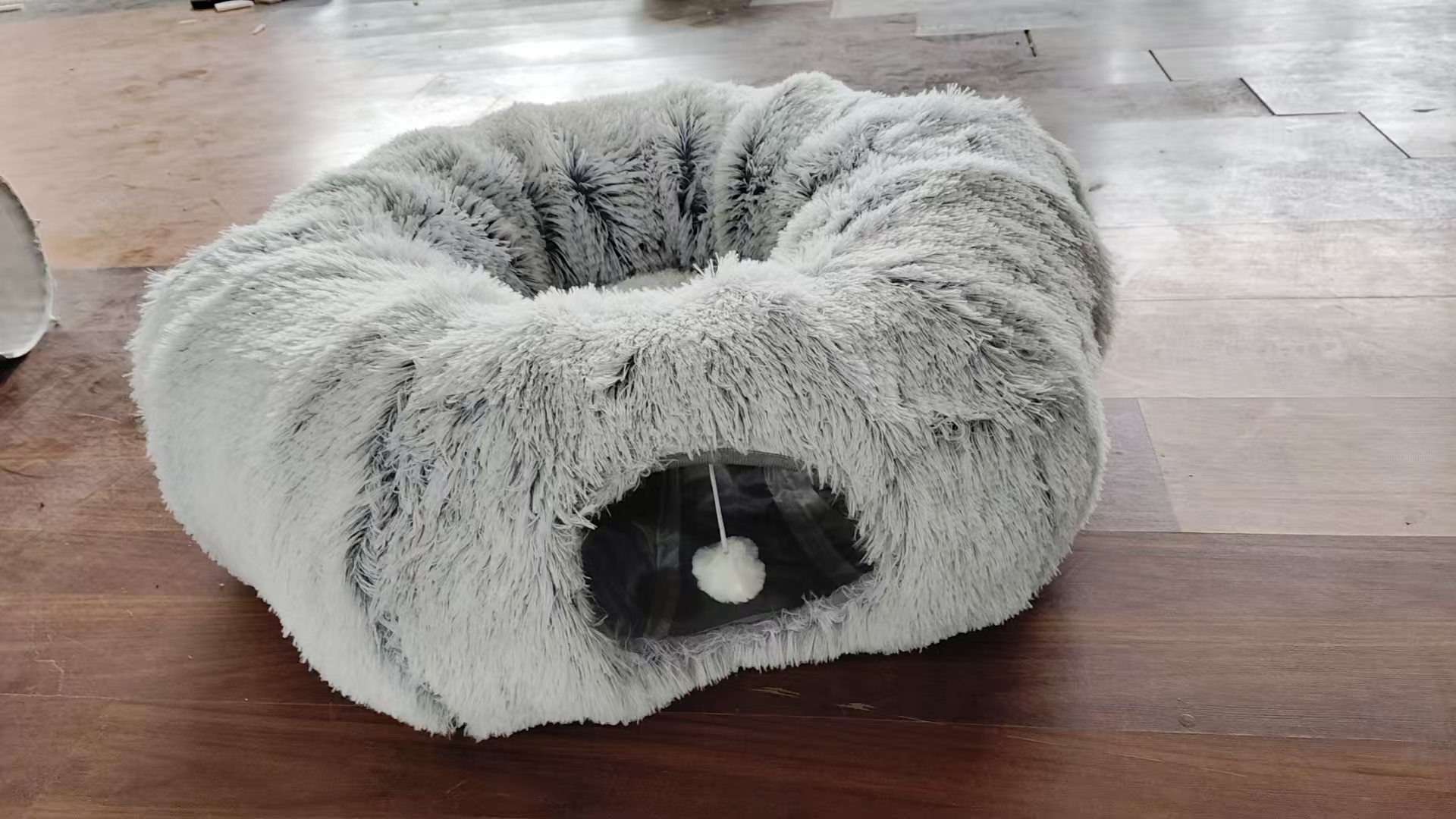 Soft Cozy Petal-Shaped Plush Cat Bed for Comfortable Naps
