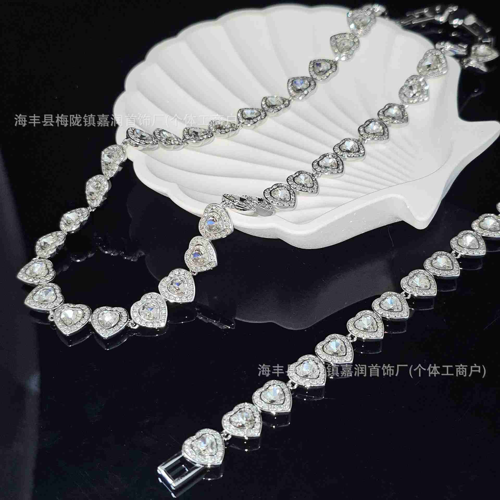 Designer Swarovskiss Swarosky Luxury Swarov Swavorskis Necklace New Roman Love Necklace Bracelet Set with Full Diamond Heartshaped Earrings Light Luxury and High