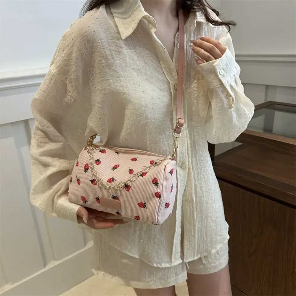 Retro Classic Women Shoulder Bags Strawberry Printed Lady Crossbody Bags Corduroy Ins Style Sweet Underarm Bag Girl Handbags XJ2520616