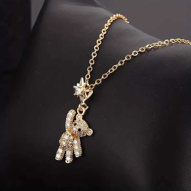 New Fashion Sparkly Cute Bear Pendant Necklaces for Women Train Exquisite Clavicle Chain Jewelry Girls Birthday Gift W250616