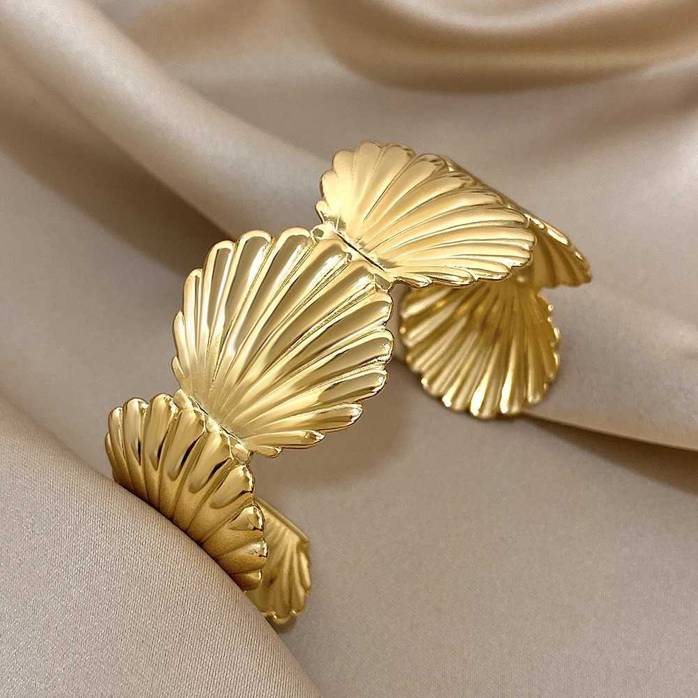 Bohemia Gold Plated Shell Shape Stainless Steel Bangles for Women Vintage Open Cuff Bangle Summer Beach Holiday Jewelry Z250616