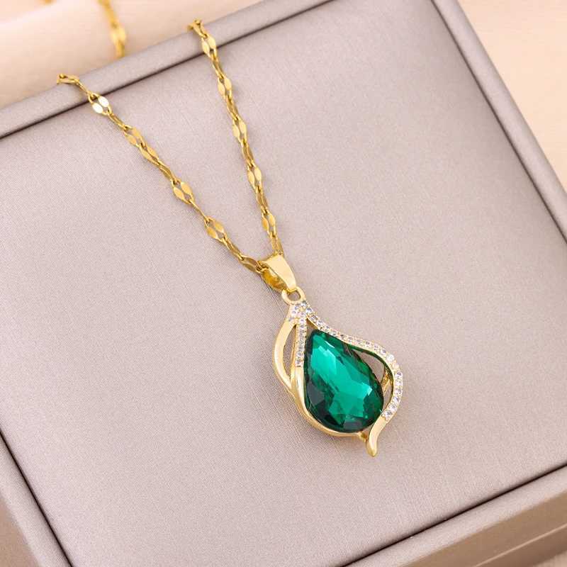New In Fashion Green Zircon Crystal Pendant Stainless Steel Necklaces For Women Train Retro Style Female Clavicle Chain Jewelry W250616
