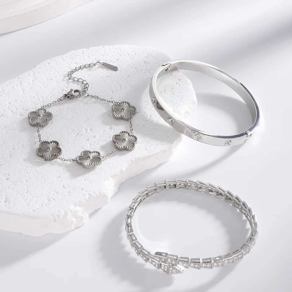 Exquisite Snake Stainless Steel Suitable For Womens Travel And Dressing And Matching Fashionable Jewelry Z250616