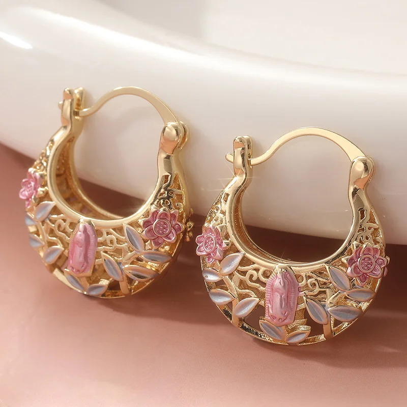 Elegant Retro Carved Hollow Hoop Earrings Exquisite Accessories for Women Perfect Jewelry for Holiday Weddings 250610