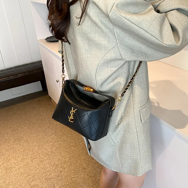 Embroidery Line Rhomb Chain Small Satchel Bag Bag Women's New Hand Carry Small Square Bag Small One Shoulder Crossbody Bag