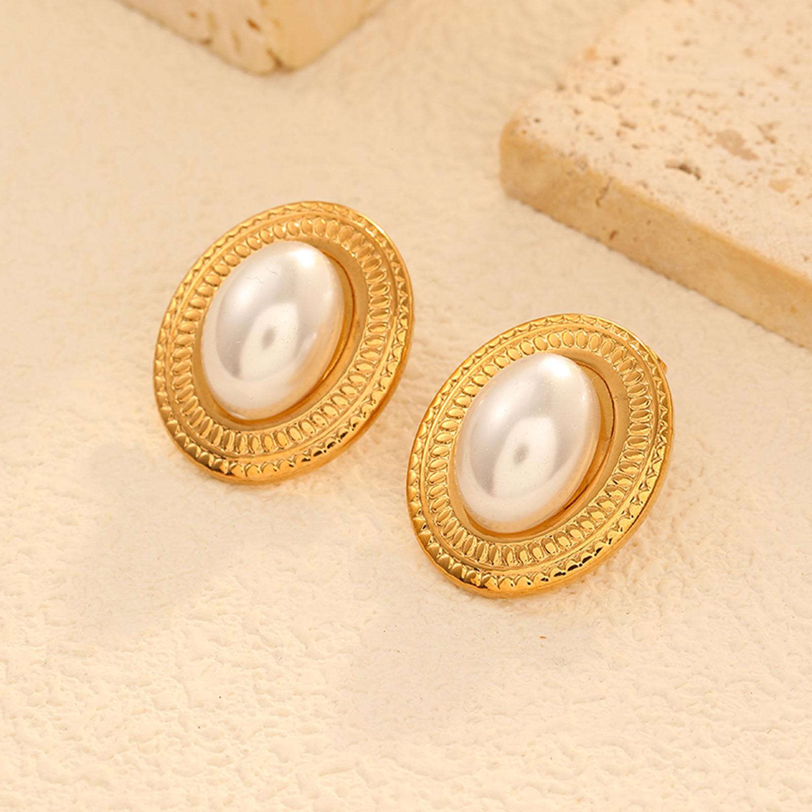 Fashion Light Style Personality Temperament Pearl Round Earrings for Women High-end Titanium Steel Non-fading Ear Jewelry