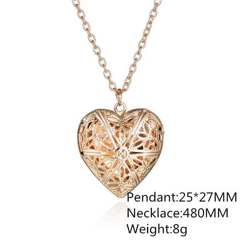 Sweet Peach Heart Chain Necklace for Women Hollow Engraved Opening and Closing Heart Shed Photo Box Pendant Collar W250616