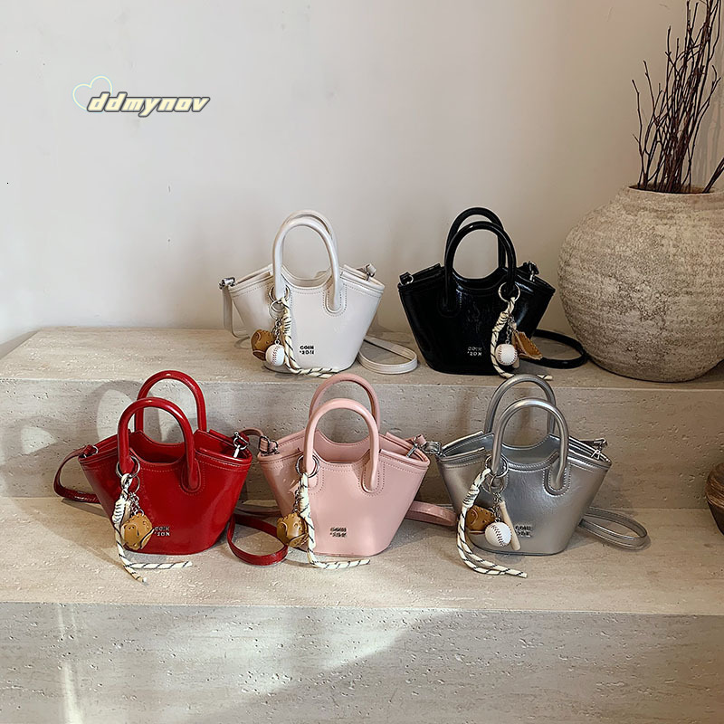 2025 Spring New High-End Niche Handheld Bucket Versatile Commuter Shoulder Crossbody Bag for Women ddmynov ddmynov