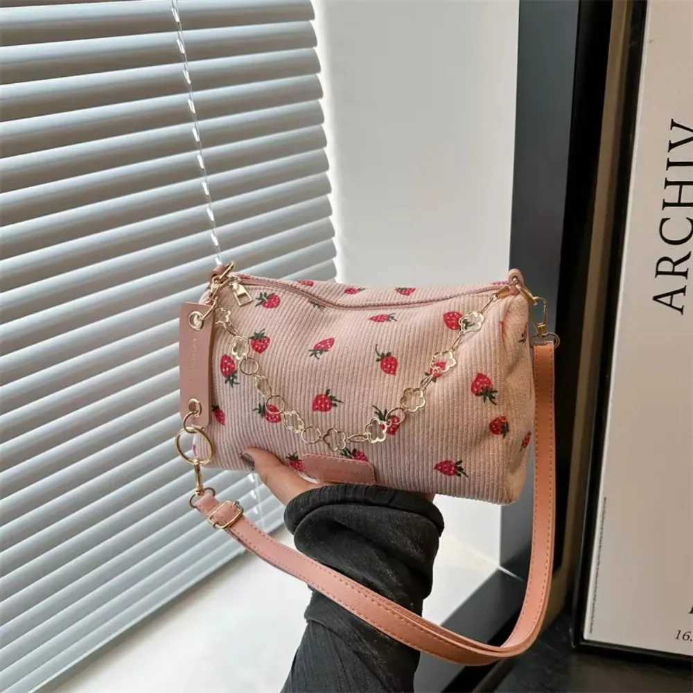 Retro Classic Women Shoulder Bags Strawberry Printed Lady Crossbody Bags Corduroy Ins Style Sweet Underarm Bag Girl Handbags XJ2520616