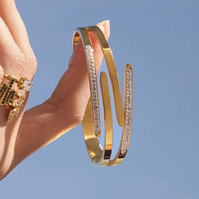 Nivora Fashion Zircon Spring Cuff For Women Stainless Steel Polished Shiny Waterproof Gold Plated Wedding Bangle Jewelry Z250616