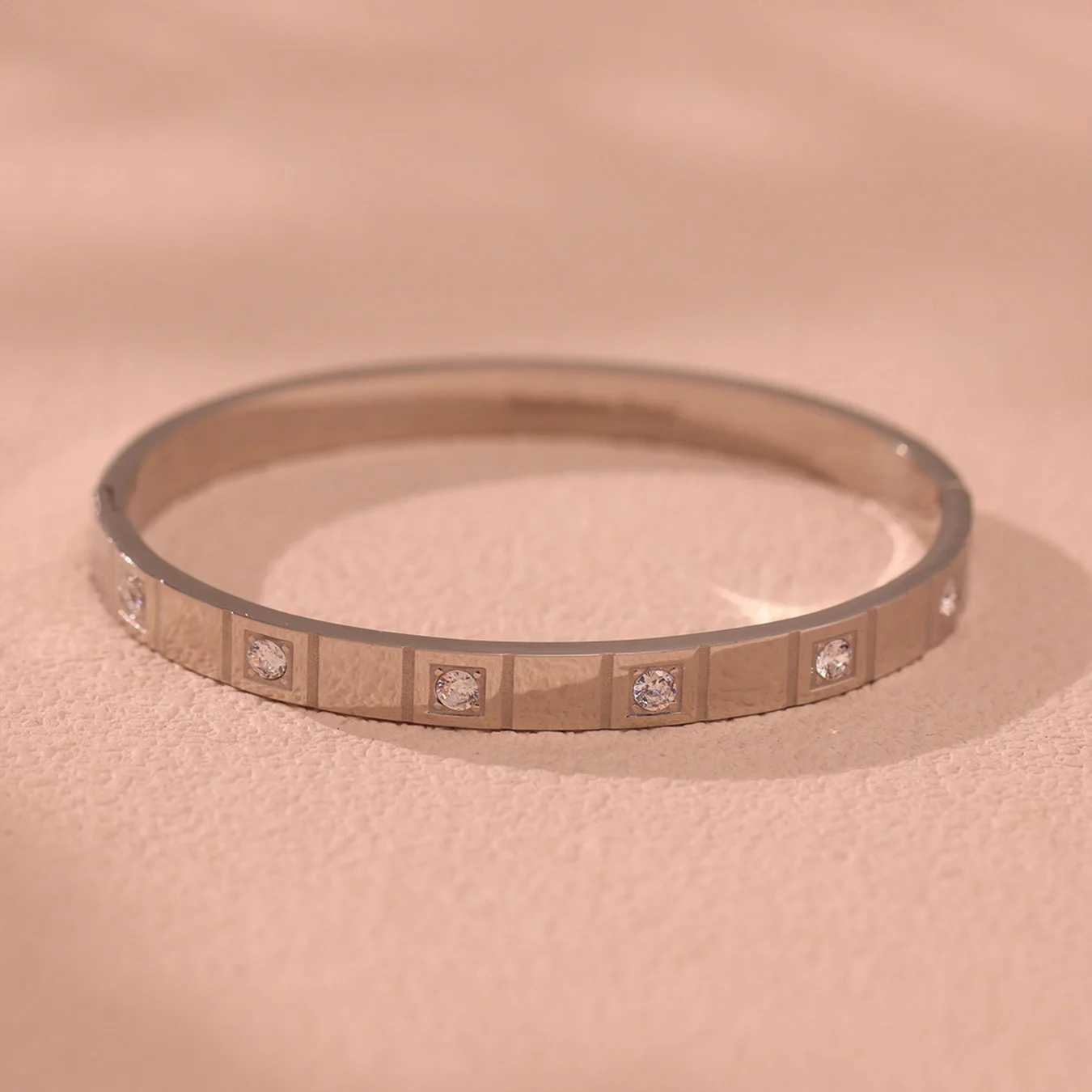 Liora Cast Stainless Steel Round Bangle For Women Cubic Zircon PVD Gold Plated High Quality Rust Proof Bangle Jewelry Z250616