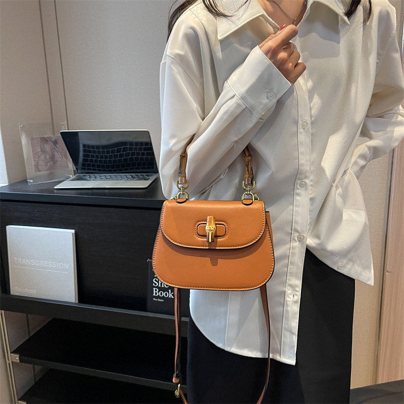 2024 Designer Women's Handbags Genuine Leather Ing And Weaving Shoulder Bags Bamboo Handle Small Female Packages