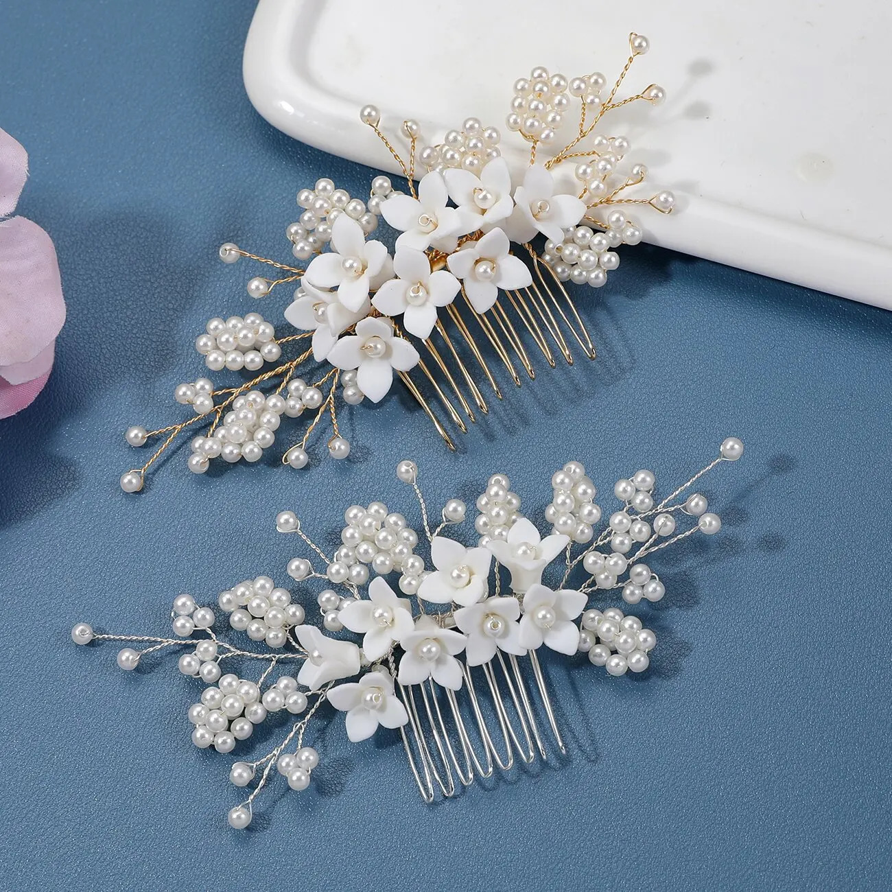 White Flower Hair Combs Handmade Pearl Hairpins Side Clips for Bride Wedding Hair Jewelry Women Girls Party Elegant Headpieces 250610