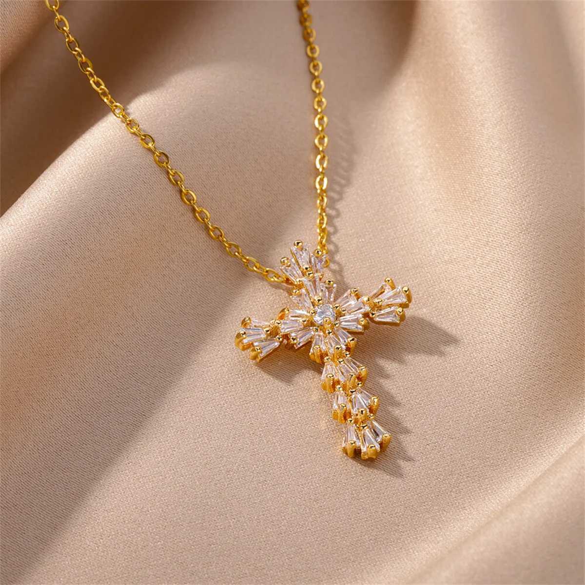 New Arrival Luxury Zirconia Cross Pendant Necklace for Women Zircon Crystal Stainless Steel Chain Charm New Trend Aesthetic Jewelry collares V250616