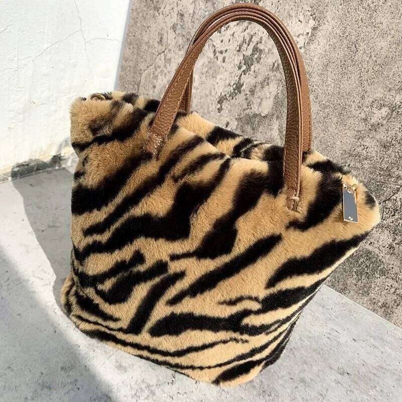 Chain Large Handbag New Cute Bags Fashion Shoulder Crossbody Leopard Soft Warm Fur Wild Plush Female Bag