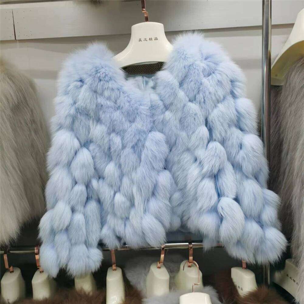 Hot Sales 2024 Women Winter Warm Real Fox Coat High Quality Fashion Full Sleeves V Neck Female Fur Short Outwear