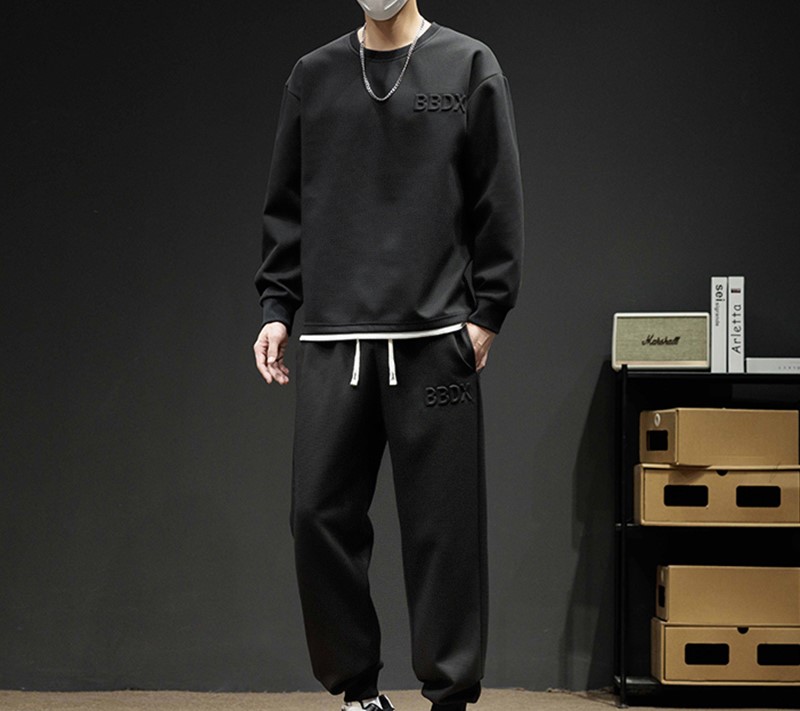 Chic Looser-Fit Apparel Collection: Contemporary Unisex Sports Garments