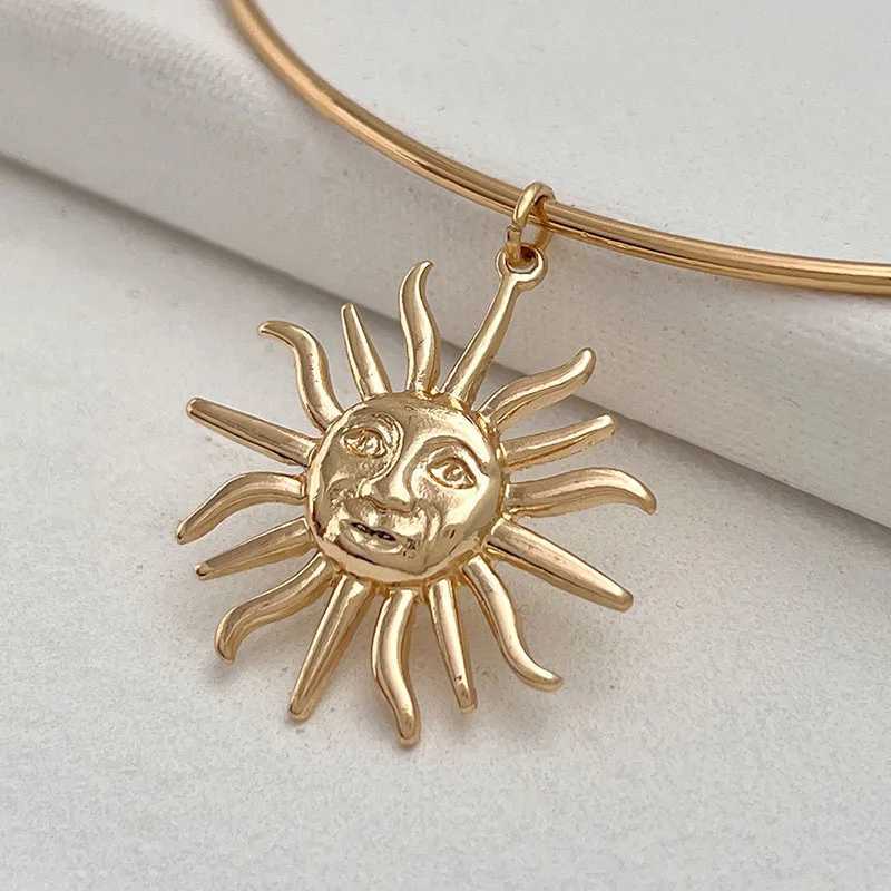 Vintage Smooth Golden Metal Thin Choker Necklace for Women New Sun Pendant Necklace Torques Summer Neck Chain Jewelry W250616