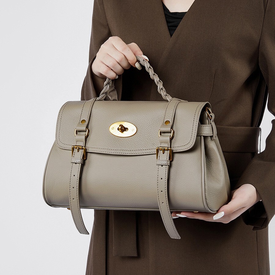 Free Shipping Luxury Top Layer Cowhide Messenger Bag Designer Bags Versatile Commuter Handbag Women's Bag 2025 New Single Shoulder Tote Bag Brief