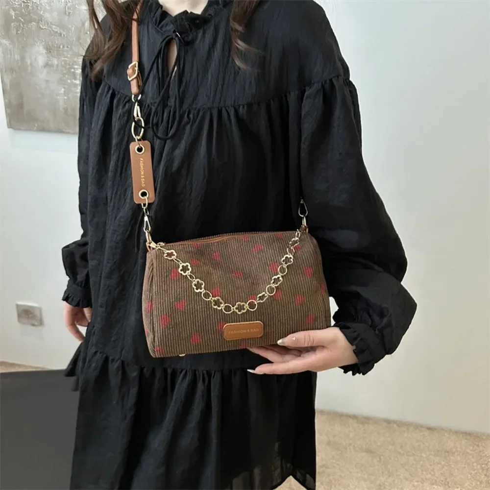 Retro Classic Women Shoulder Bags Strawberry Printed Lady Crossbody Bags Corduroy Ins Style Sweet Underarm Bag Girl Handbags XJ2520616