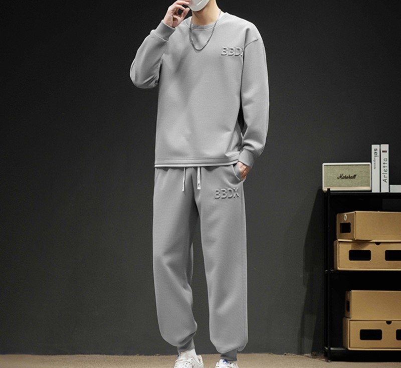 Chic Looser-Fit Apparel Collection: Contemporary Unisex Sports Garments