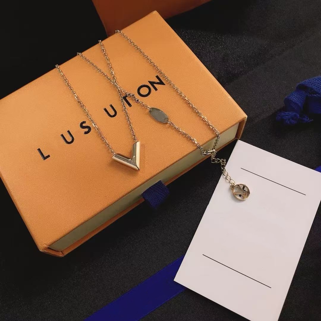 2025 Necklace Designer necklace heart pendant necklace mens chains trendy jewlery retro fashion luxury jewelry custom womens necklaces