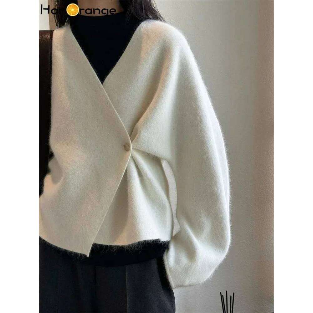 HanOrange 2024 Early Spring Oriental Art Curved hete Sleeve Wool Knitted Cardigan Sweater Women Loose Thick Top White