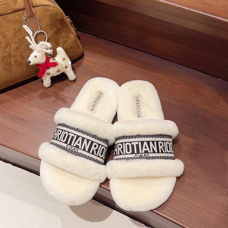 new free shipping designer slippers for woman letter Indoor outdoor keep warm Thick woolen slippers vintage casual black khaki white Plush sandals