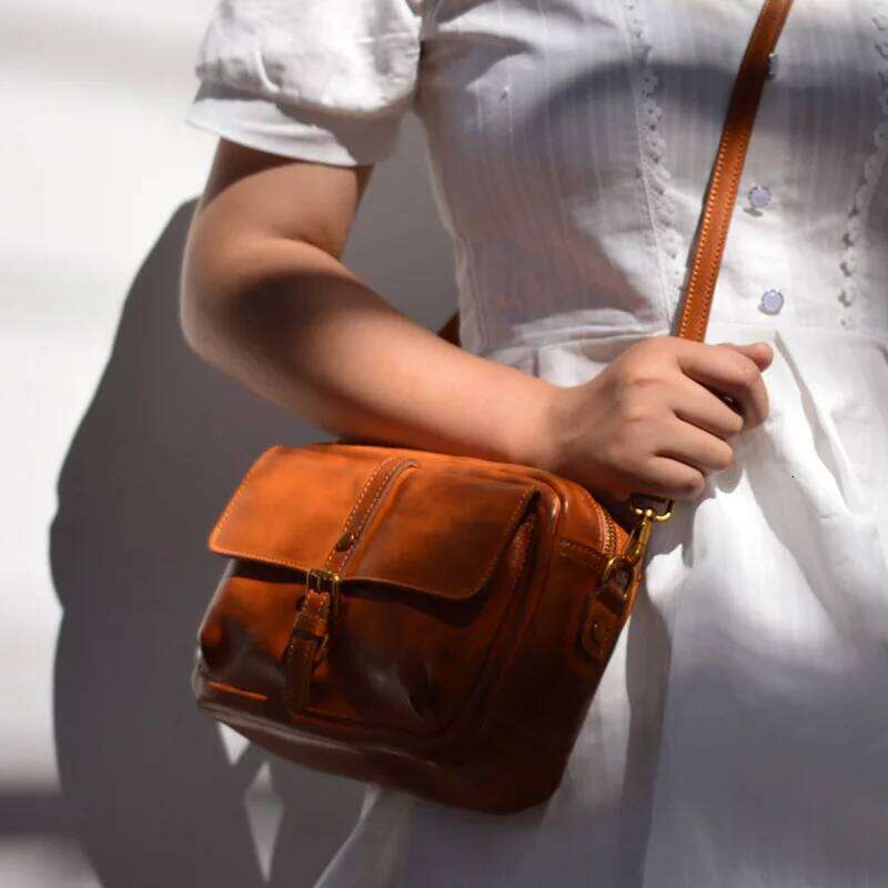 AETOO Retro Walk Texture Crossbody Fashion Real Cowhide Mobile Phone Leather Women's Bag Vertical Small Bod