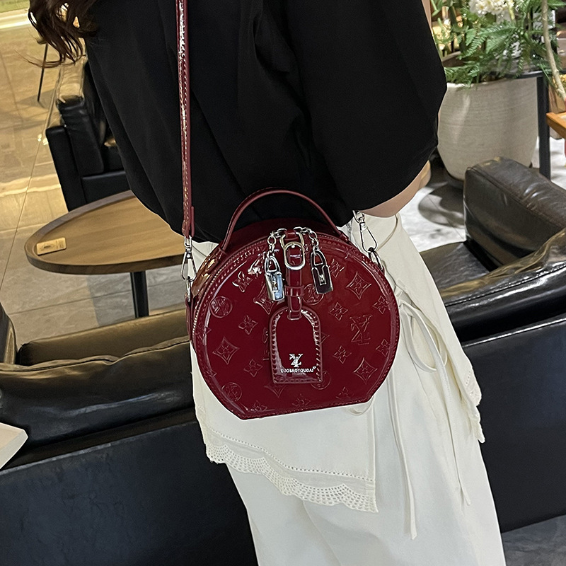 designer High-end Fashion Handbag Small Round Bag 2025 New Niche Design Light Luxury Women's Shoulder Bag Crossbody Bag