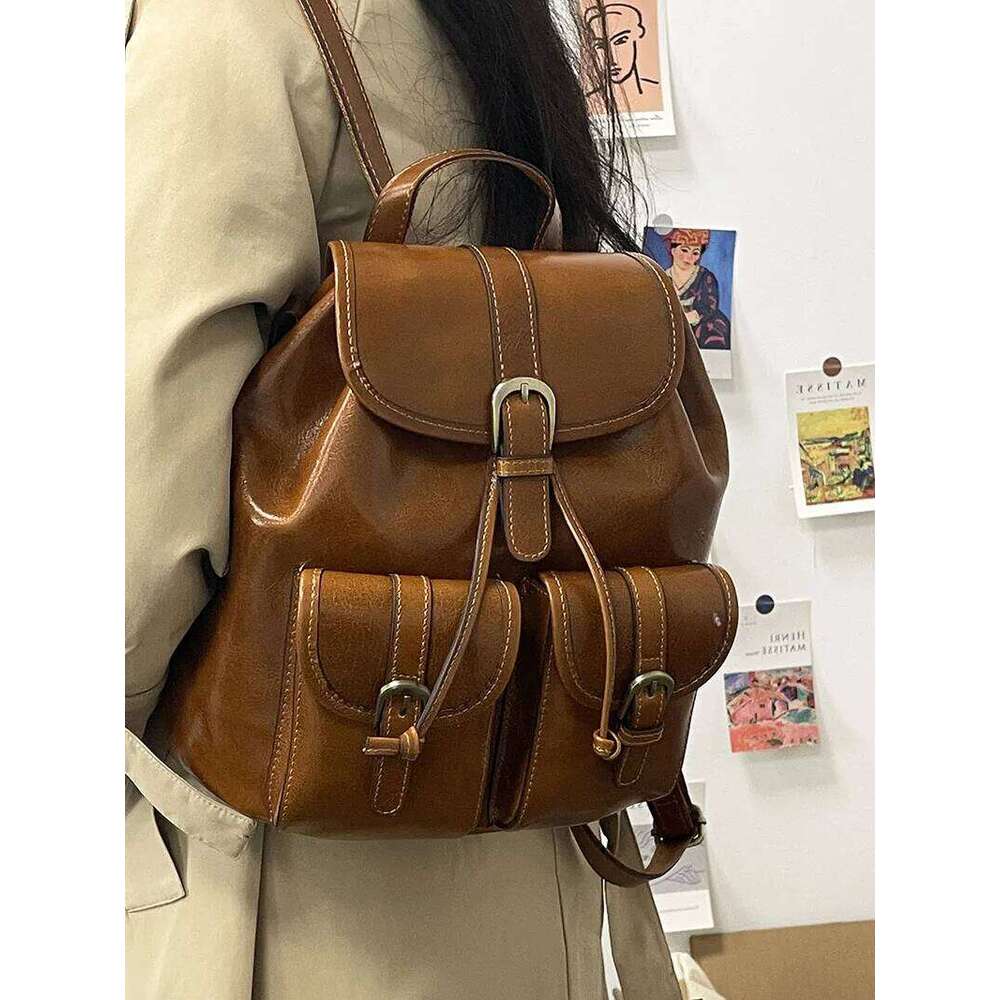 Vintage Women Backpacks Oil-Waxed Skin Ladies School Bags Large Capacity Travel Backpack Leather Student Rucksack Daypack