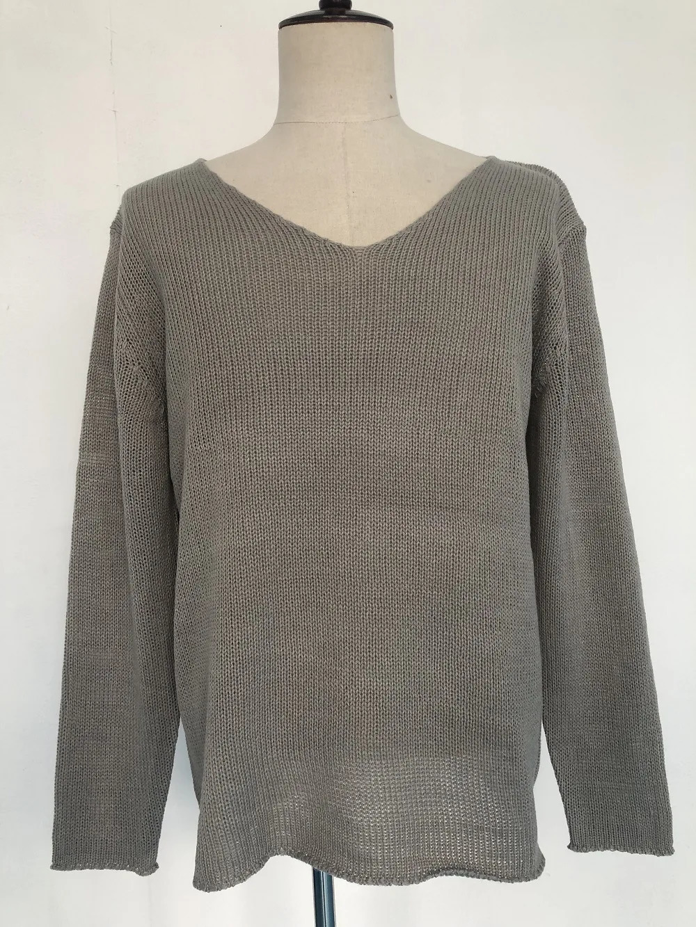 Mens Sweater Long Sleeved V-neck Loose Fashionable and Casual Solid Color Knitted Pullover Mens Clothing 250616