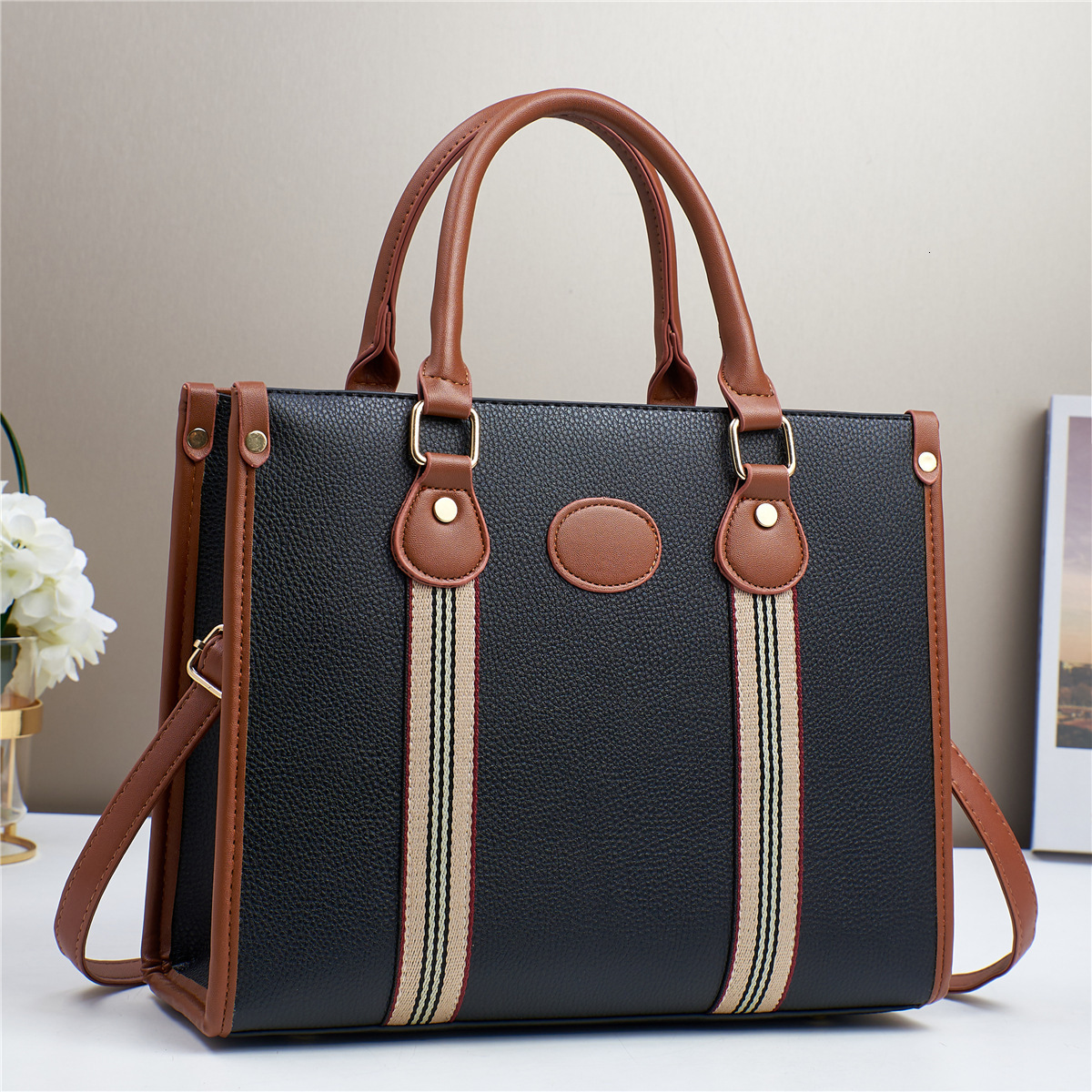 Designer Handheld Tote Bag 2025 Summer New Fashion Women's Bag Middle-aged Ladies Bag Crossbody Bag Elegant Middle-aged Mom Bag Luxury Bag Free S