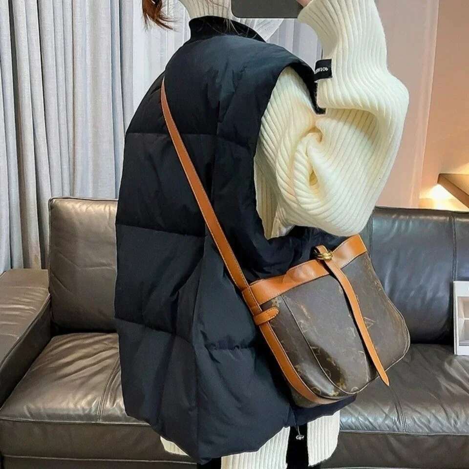 Lady Giletes Warm Solid Color Youthful Clothes Fashion 2025 Womens Padded Cotton Vests Winter Clothing Cheap Working Classic